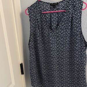 Banana Republic Navy and White Printed Sleeveless Blouse